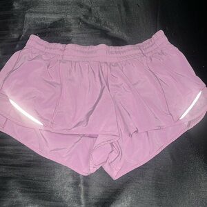 Lululemon hotty hot size 10 2.5in